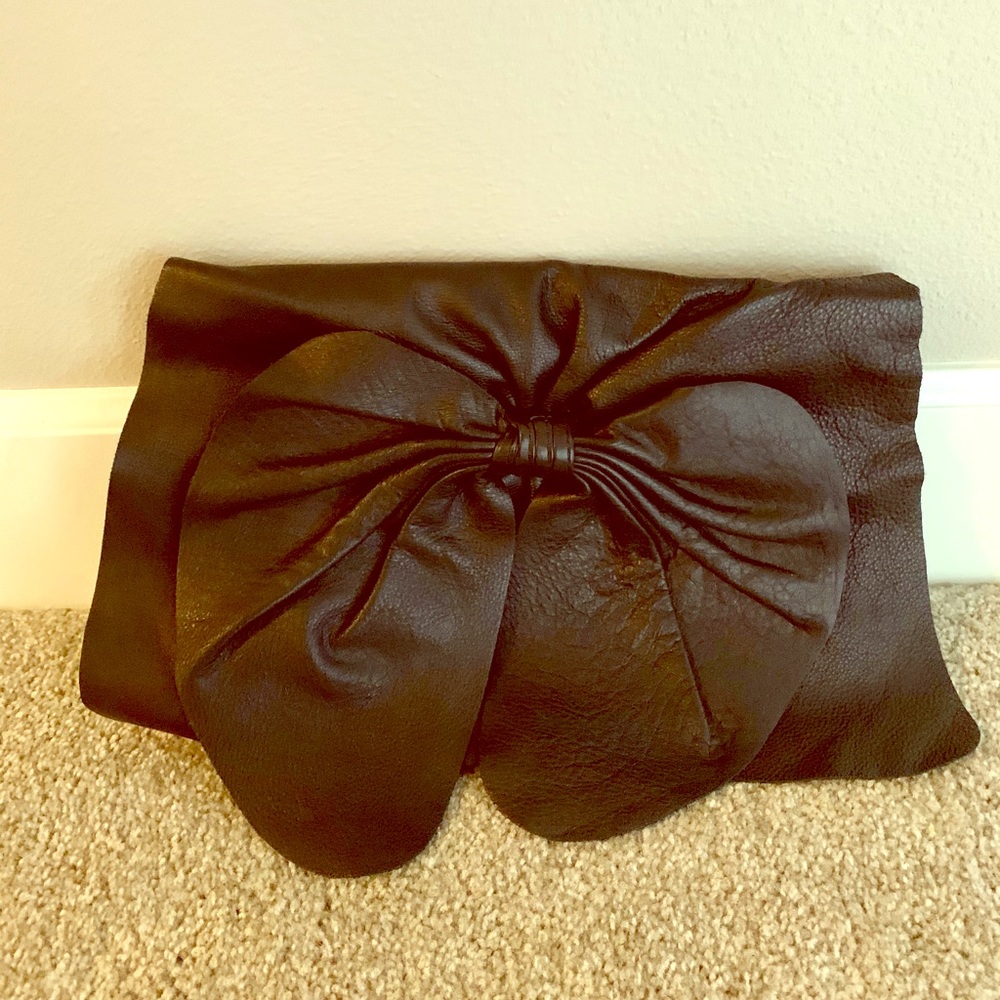 Black clutch
